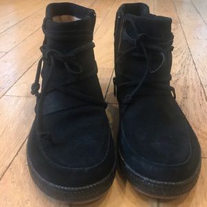 Women’s Ugg Reid Winter Boot Size 9